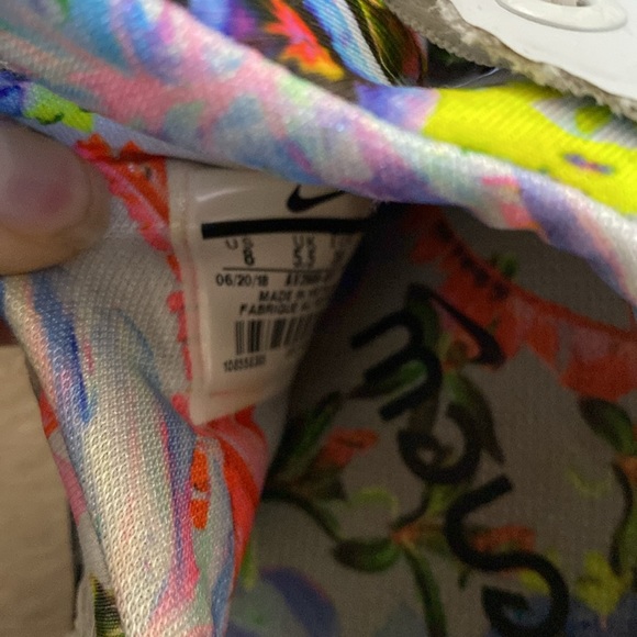 NIKE. Women’s tennis shoe. - Picture 6 of 7